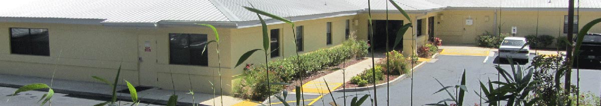 Image shows an exterior view of the Aza Health building in Palatka, Florida at 1302 River Street.