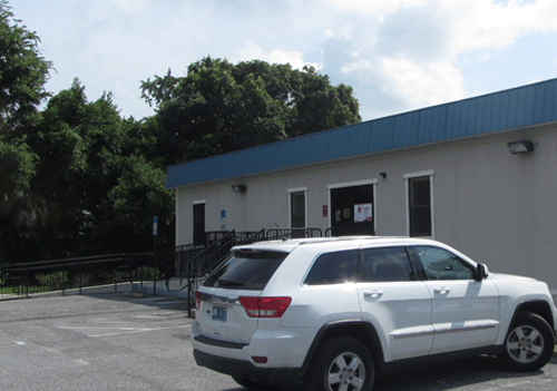 Image shows the exterior of the Aza Health Hawthorne location at 22066 SE 71st Avenue in Hawthorne, Florida.